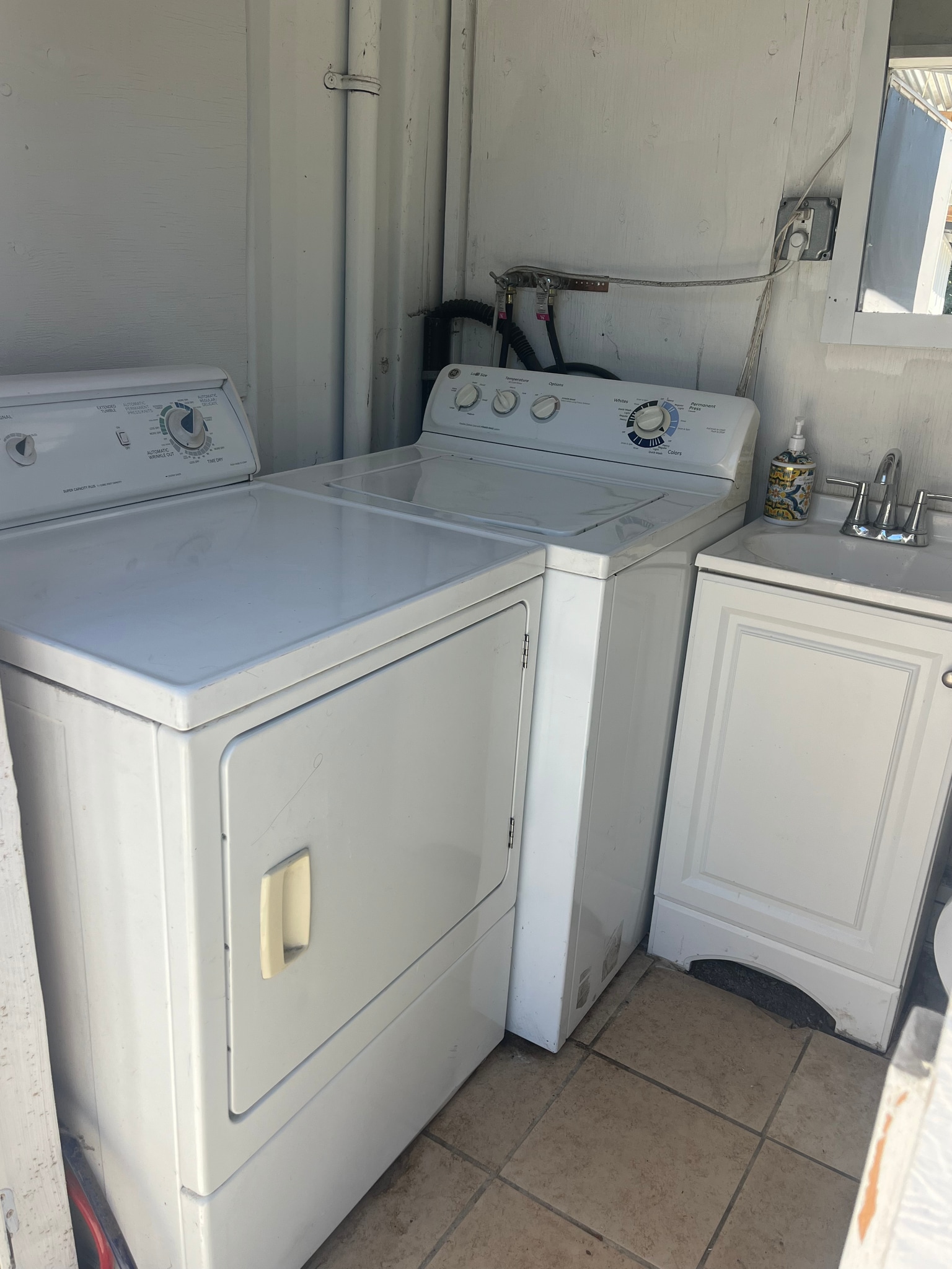 Building Photo - 8561 Orion Ave