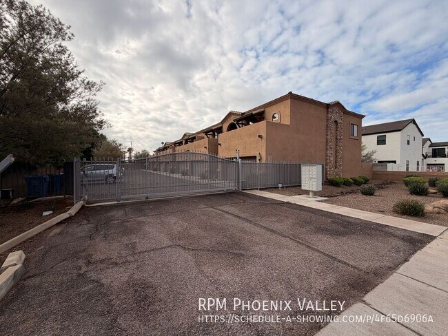 Building Photo - 897 E Roma Ave