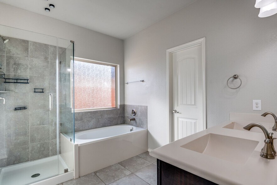 Building Photo - 3013 Fluttermill Dr