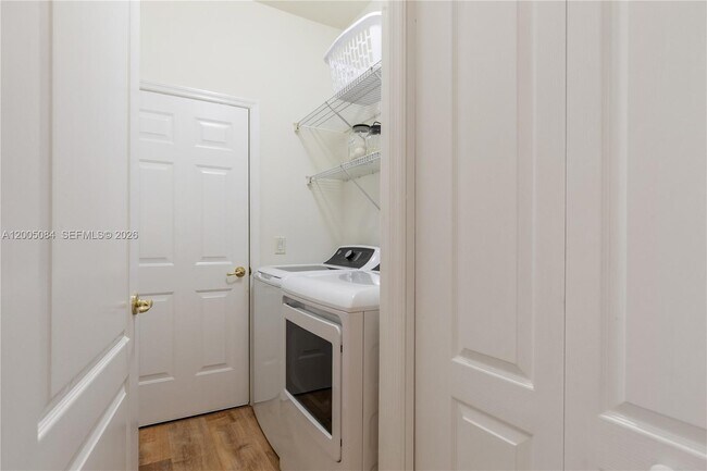 Building Photo - 1896 Crestview Way