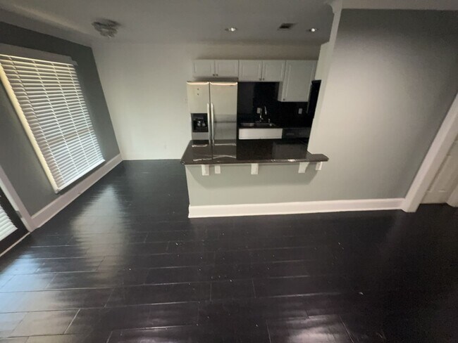 Building Photo - 1BR/1BA | Newly Renovated  Home | Gated Community|  In Dallas!