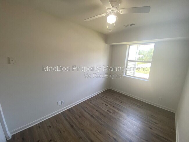 Building Photo - 100 Chesterfield Ln