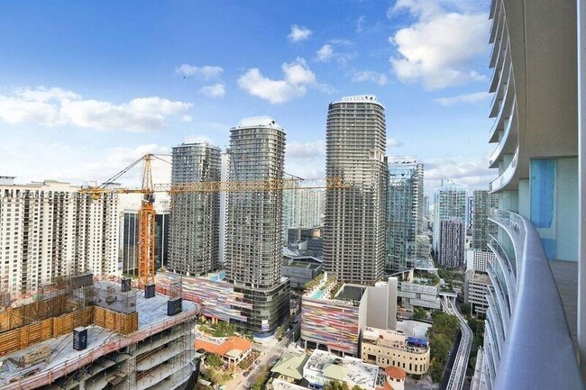 Building Photo - 1010 Brickell Ave
