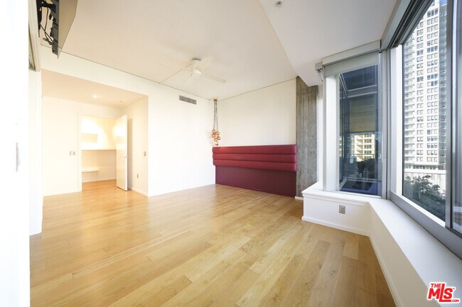 Building Photo - 1155 S Grand Ave