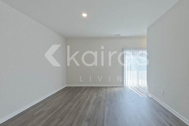 Building Photo - 2407 Banyan Cir