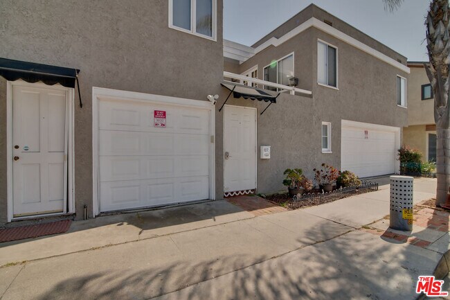 Building Photo - 127 Abalone Ave