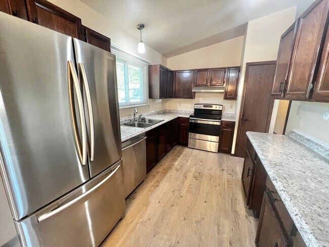 Building Photo - Beautiful 4 Bed, 2 Bath House in South Fort Collins! Avail. June 10th!