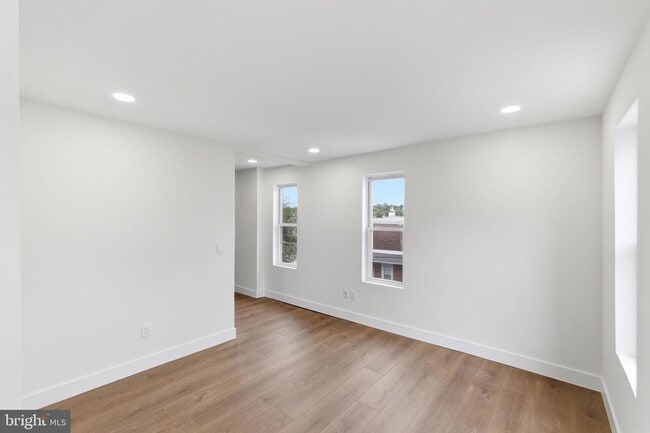 Building Photo - 213 Hermitage St