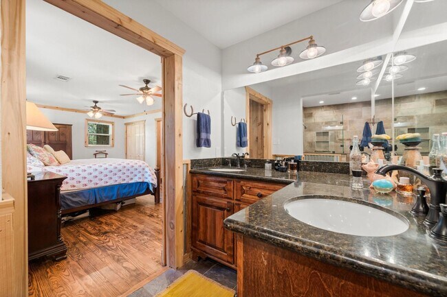 Building Photo - Country Living Rental on 26+ Acres!