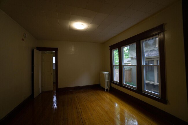 Building Photo - 125 Victoria Pl