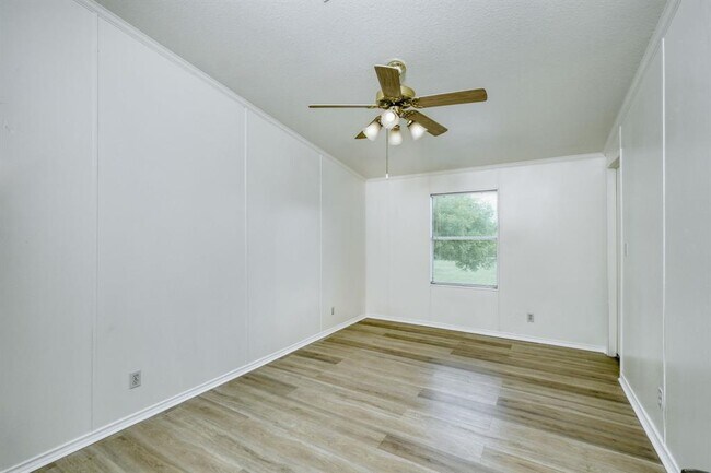 Building Photo - 132 Co Rd 247