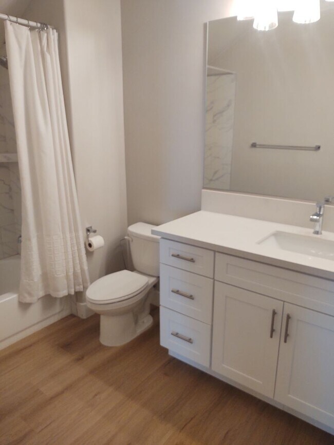 Building Photo - UTILITIES INCLUDED PERFECT 1 Bedroom 1 Bath