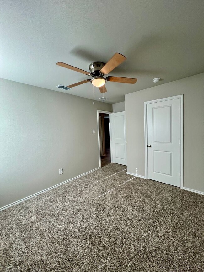 Building Photo - 5529 Rollins Dr