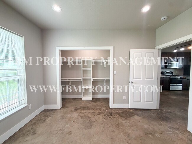 Building Photo - 8712 S Fm 148