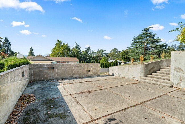 Building Photo - 560 N Keene Way Dr