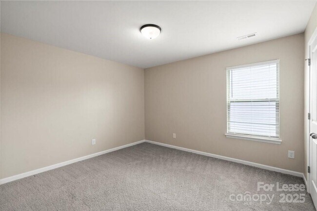 Building Photo - 2433 Chinkapin Ct