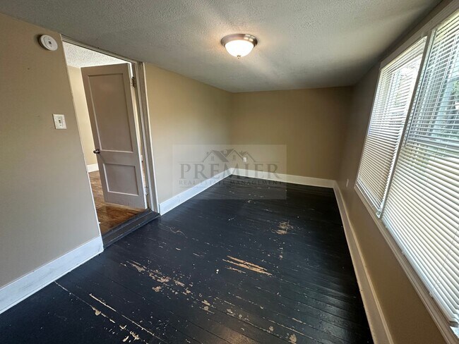 Building Photo - Rent $895 -5646 Lydia Ave, Kansas City, MO...