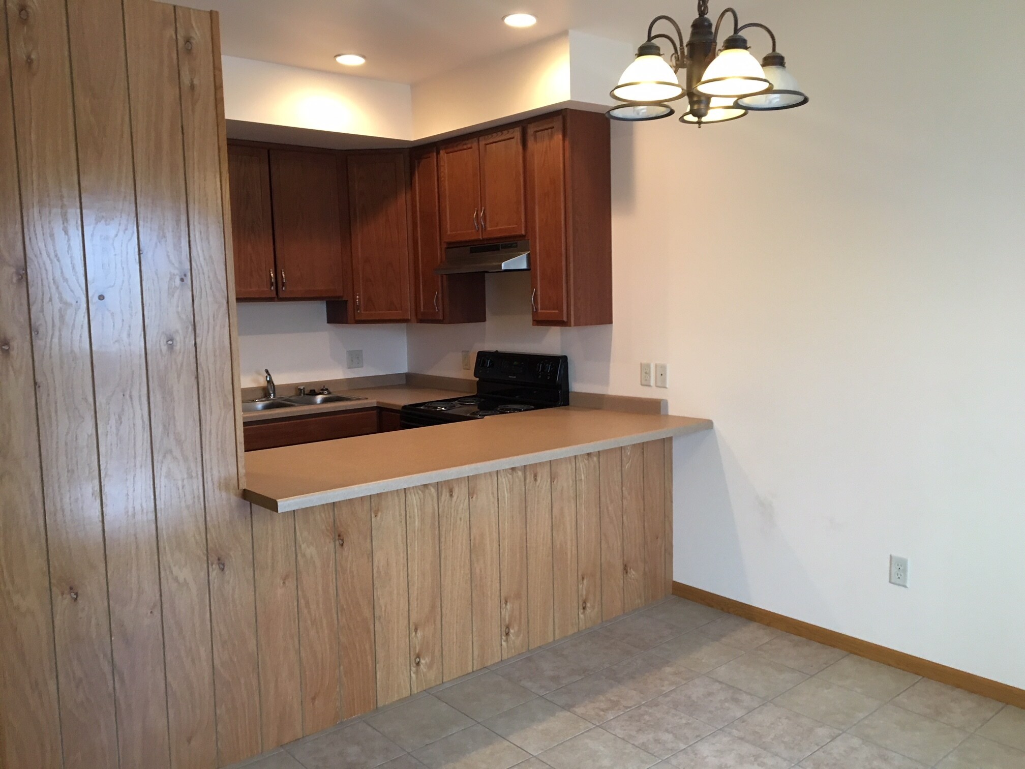 Building Photo - 833 Peace Ln