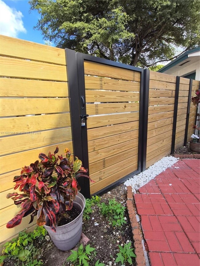 Building Photo - 10904 SW 72nd St