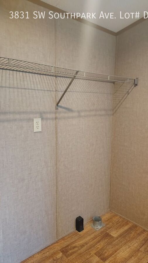 Building Photo - 3831 SW South Park Ave