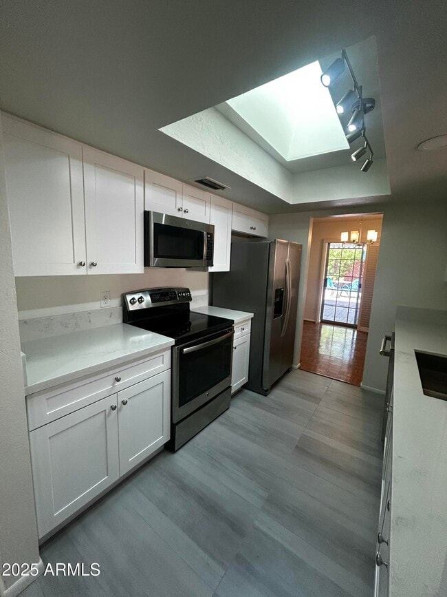 Building Photo - 1536 W Glenn Dr