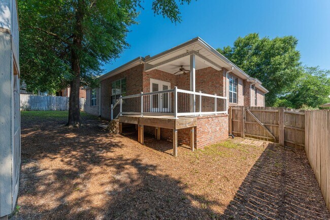 Building Photo - 4 Bedroom in Ideal Neighborhood!!