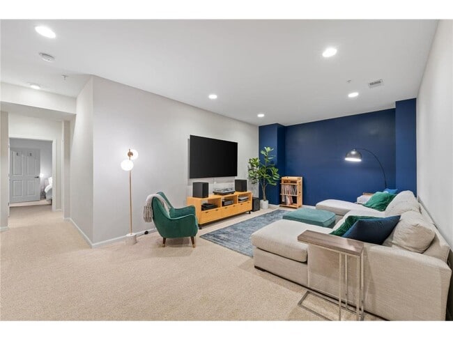 Building Photo - 1008 Portland Ave