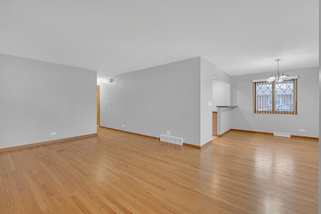 Building Photo - 650 Patricia Ln