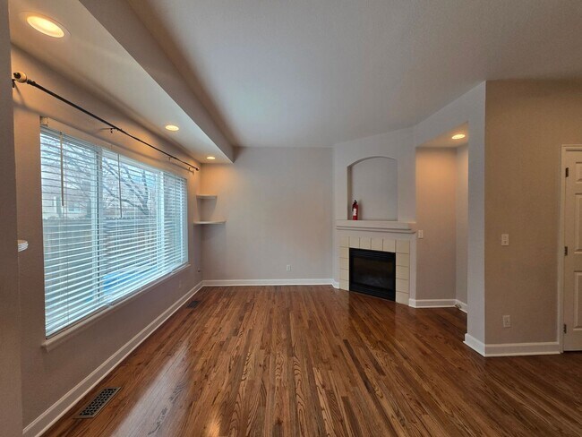 Building Photo - Charming 3BR House in Aurora
