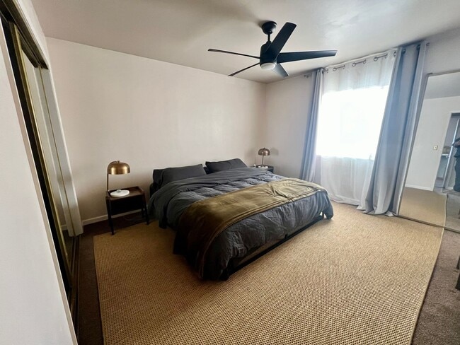 Building Photo - 3-bedroom 2 bath Home with Central AC - Fully Furnished