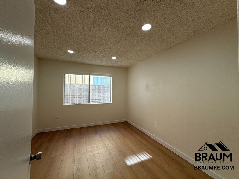 Building Photo - 5461 Kester Ave