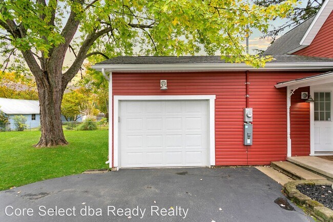 Building Photo - 3 br, 2 bath House - 349 S Chillicothe St