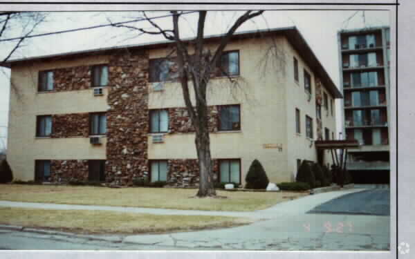 Building Photo - 17 W Grove St