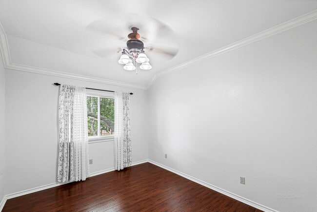 Building Photo - 902 Fairgate Dr