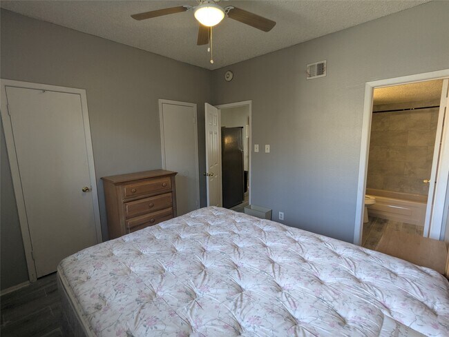 Building Photo - 3000 Guadalupe St