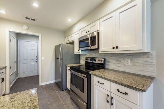 Building Photo - 4404 Travis Country Cir