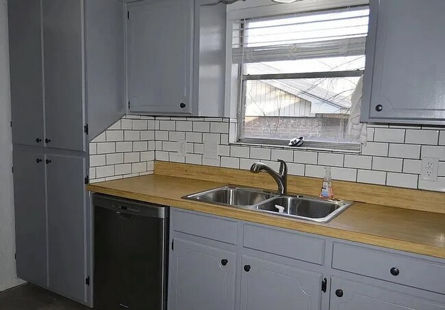 Building Photo - 3 bed 2 bath in Midway ISD