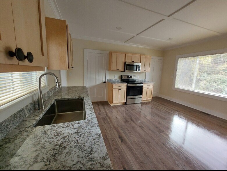 Primary Photo - 20 Plante St