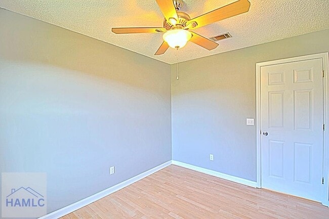 Building Photo - 850 Lyndsi Ln
