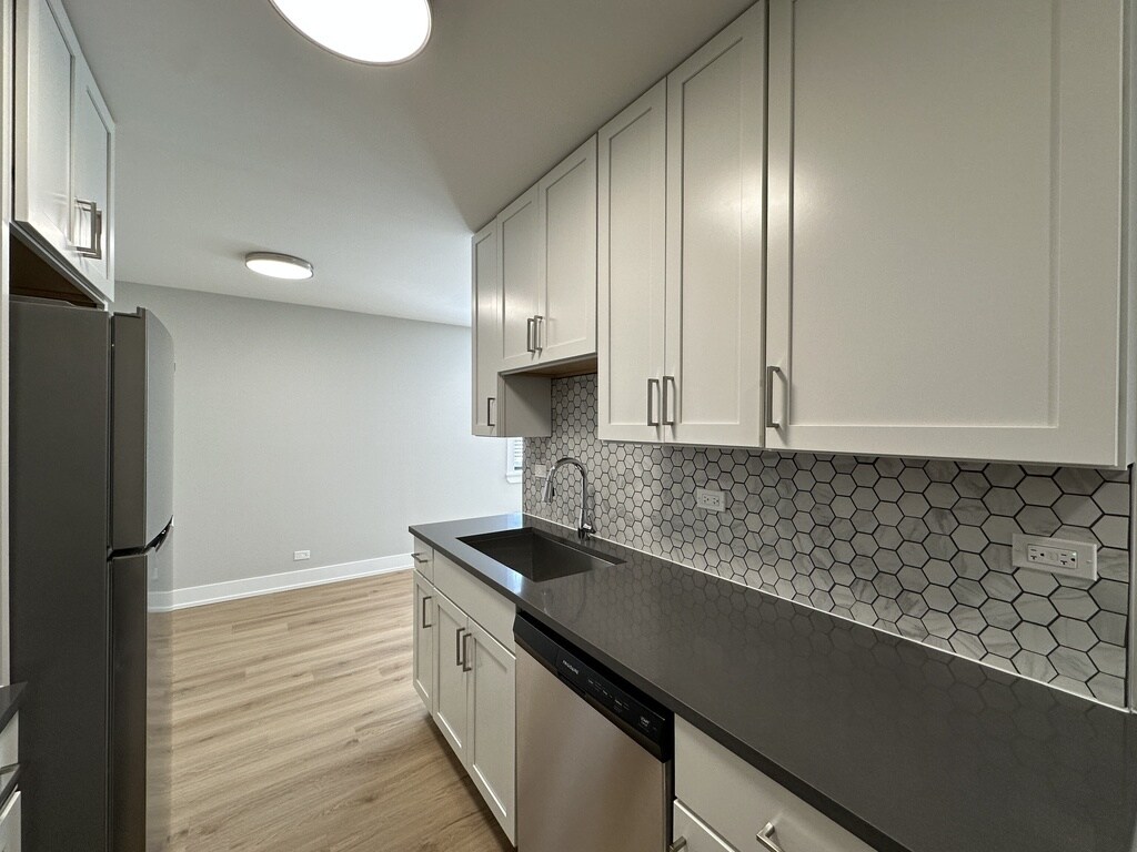 Building Photo - 535 W Aldine Ave