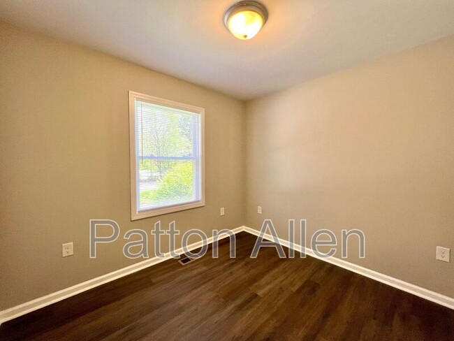 Building Photo - 1754 Meadowbrook Terrace