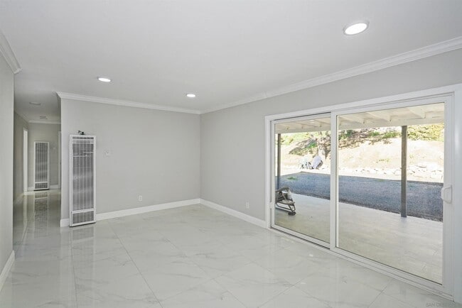 Building Photo - 7684 Meadowbrook Ct