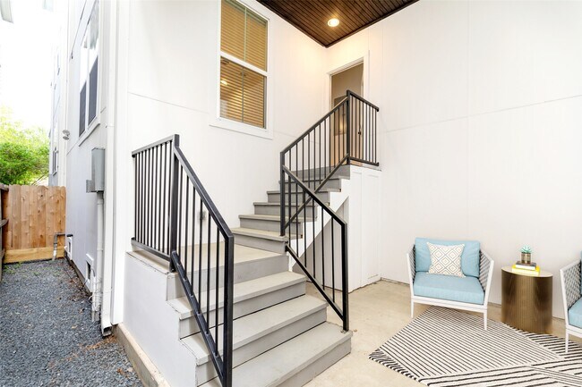 Building Photo - 1421 W 23rd St