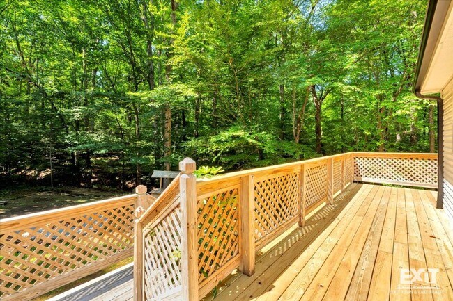 Building Photo - Beautiful Fully Furnished 3 Bed, 2 Bath Ho...
