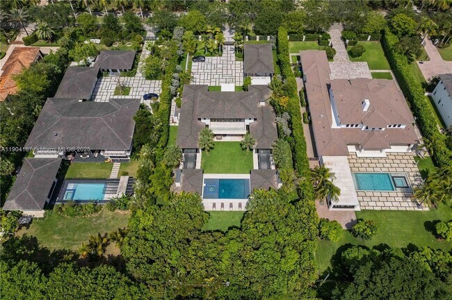 Building Photo - 9000 SW 63rd Ct