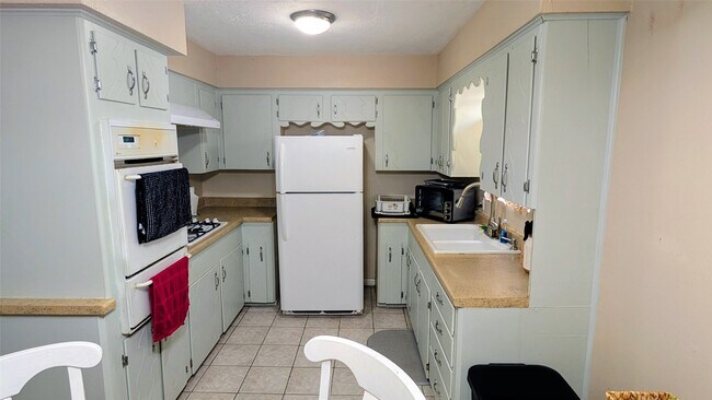 Building Photo - 10227 Gulf Meadows Dr