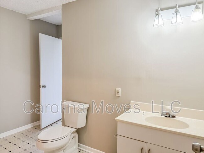 Building Photo - 205 Winterthur Dr