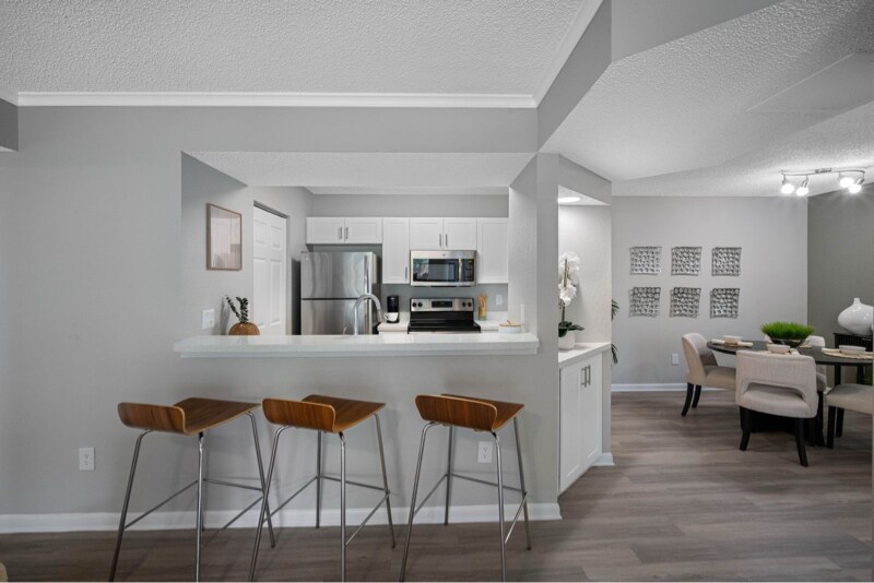 Building Photo - 2133 Polo Gardens Dr