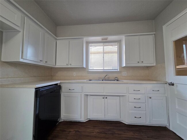 Building Photo - 1917 Treat Dr