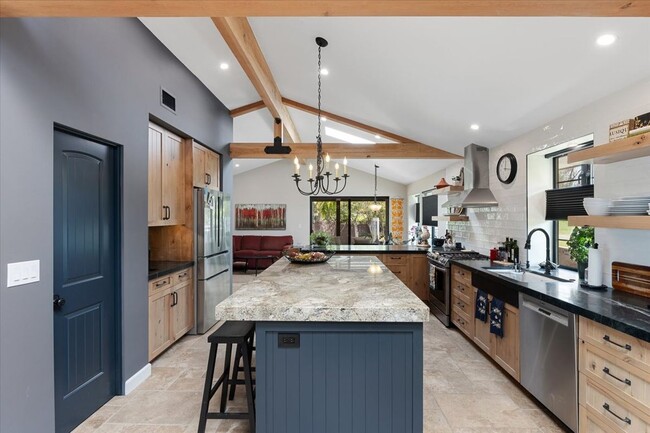 Building Photo - 1356 San Julian Dr